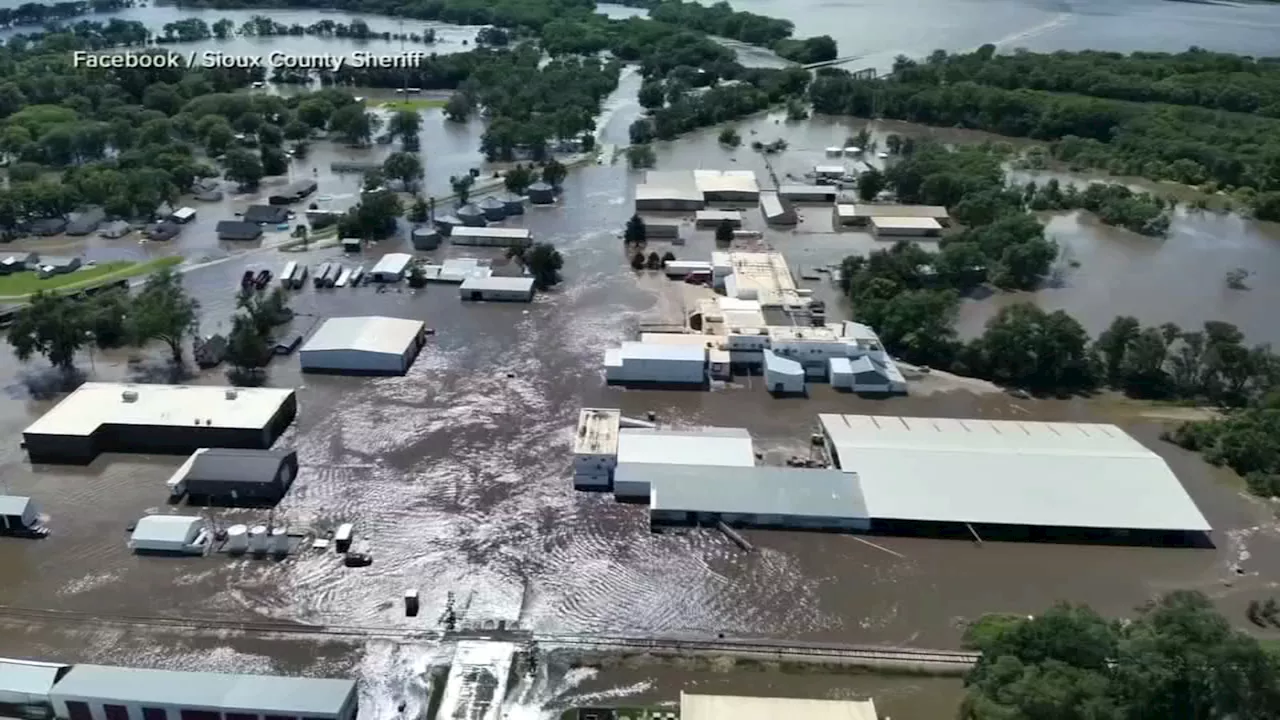 Extreme weather: Flooding in Midwest prompts evacuations, record-breaking heat wave broils the West