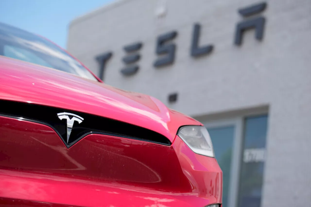 Tesla har minskat antalet anställda kraftigt i år