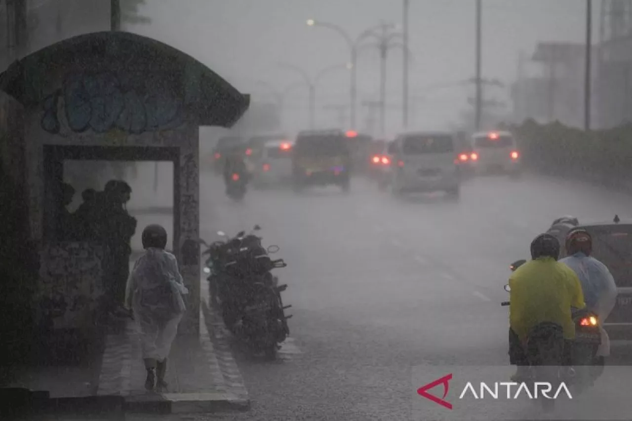 Cuaca Indonesia hari ini, sebagian besar wilayah berpotensi hujan