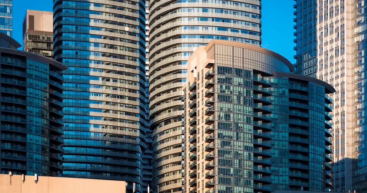 Tenant alleges 14 people were trapped in elevator of Toronto's sketchiest condo