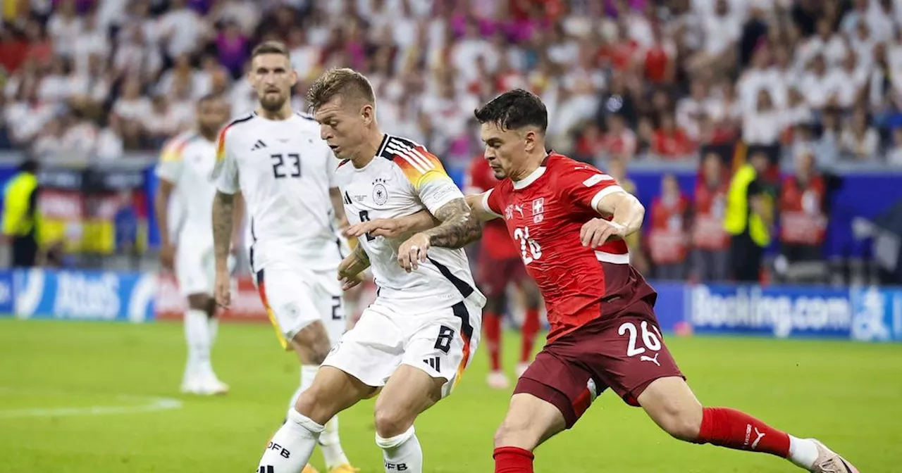 Nach Top-Auftritt krallt er sich dieses Weltmeister-Shirt und einen VfB-Vertrag