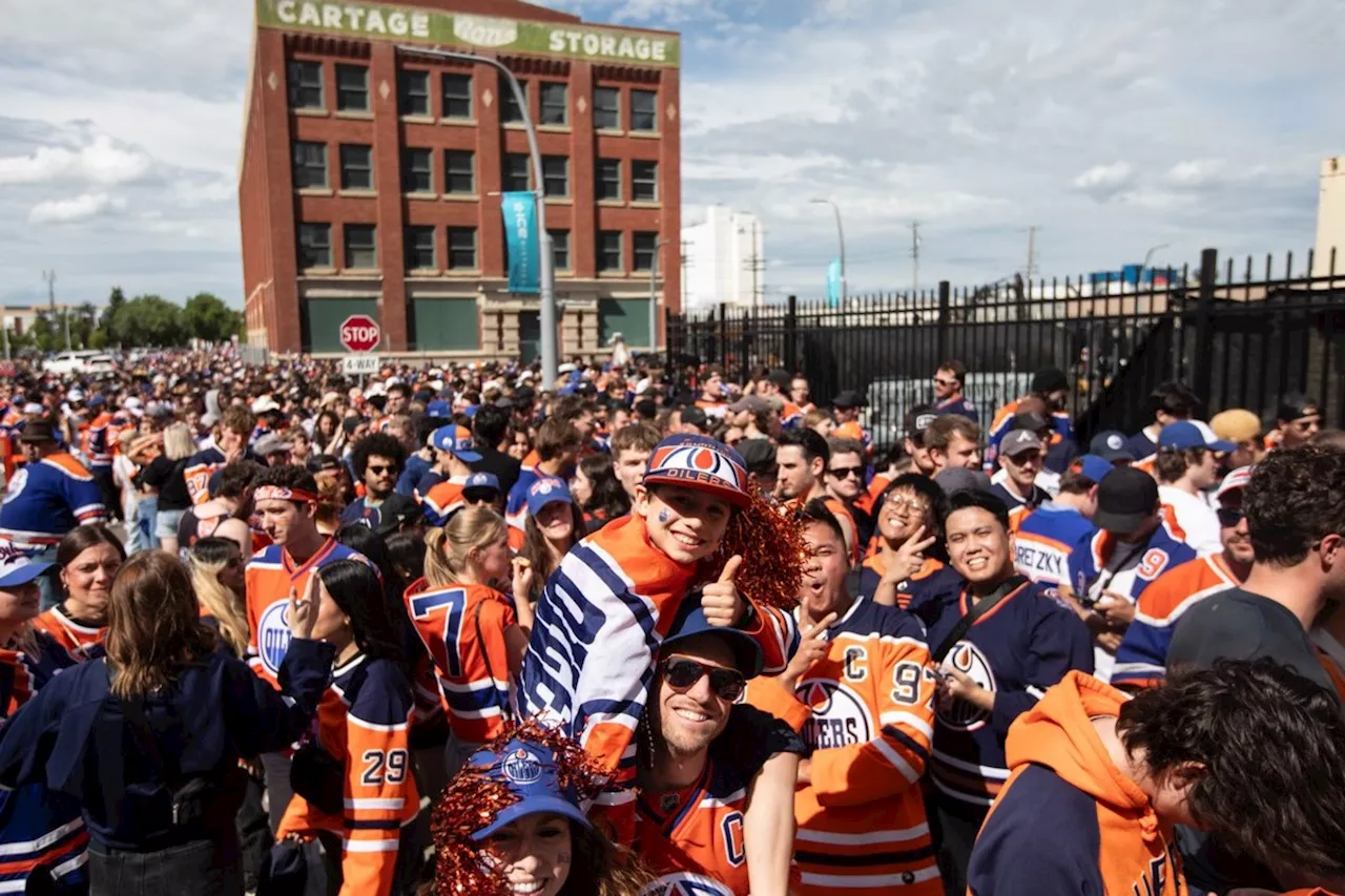 Edmonton Oilers fans crowd downtown, chanting and honking ahead of Stanley Cup Game 7