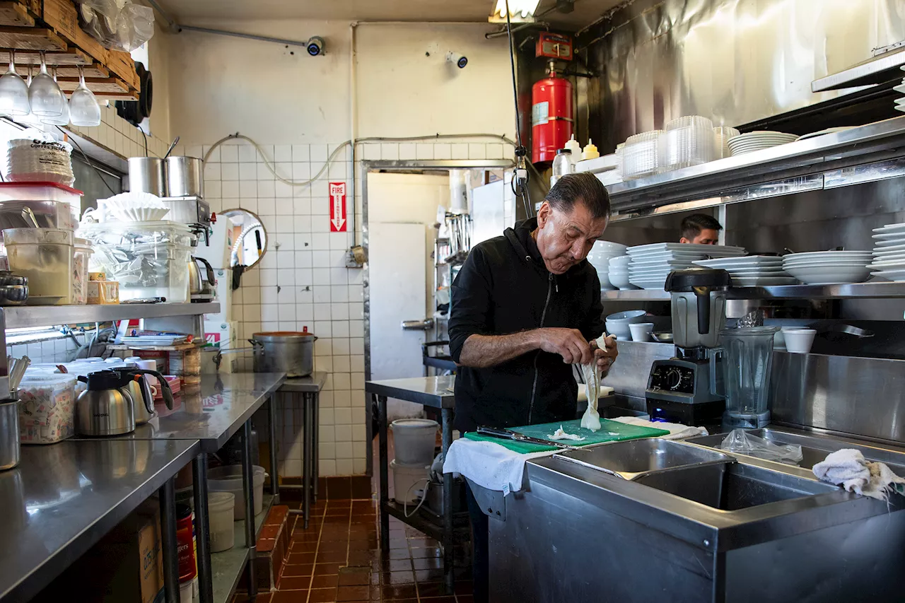 California aprueba finalmente su reglamento para temperaturas calientes en interiores. ¿Qué significa para los trabajadores?