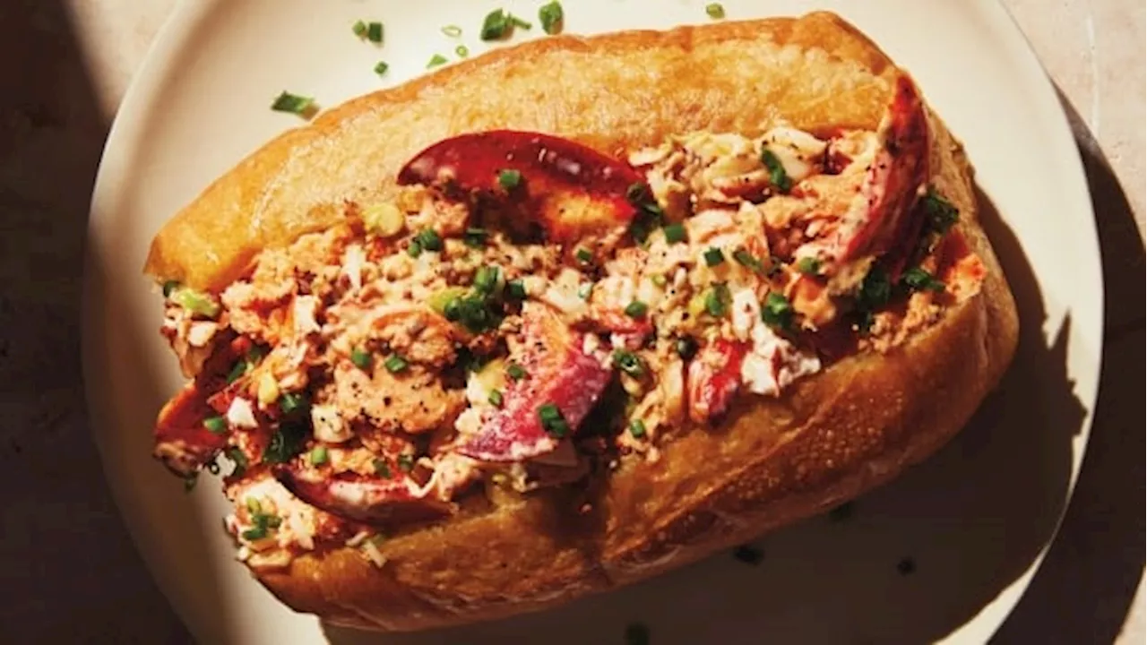 These easy lobster rolls are about to be your sandwich of the summer