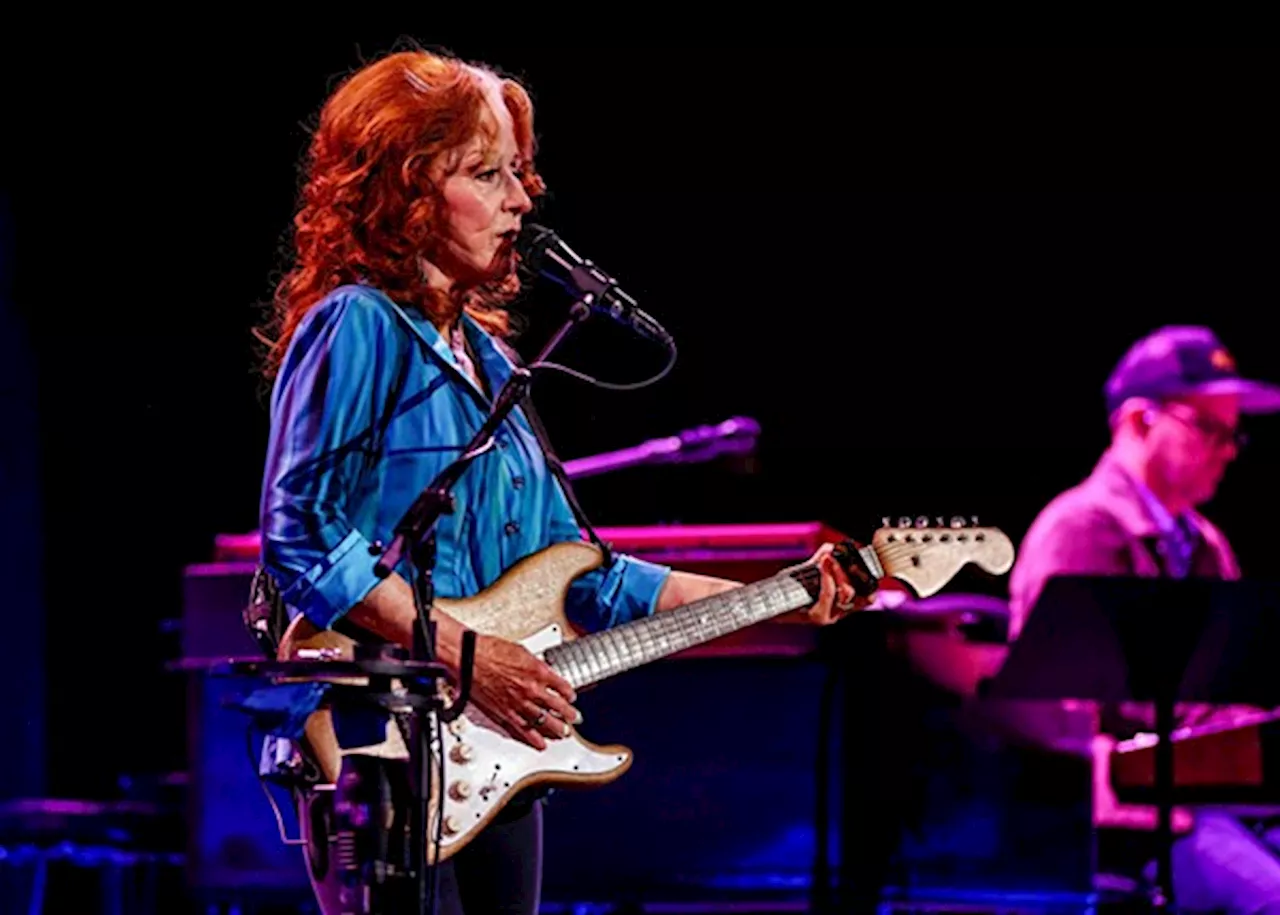 Concert Photos and Review: Bonnie Raitt at the Akron Civic Theater