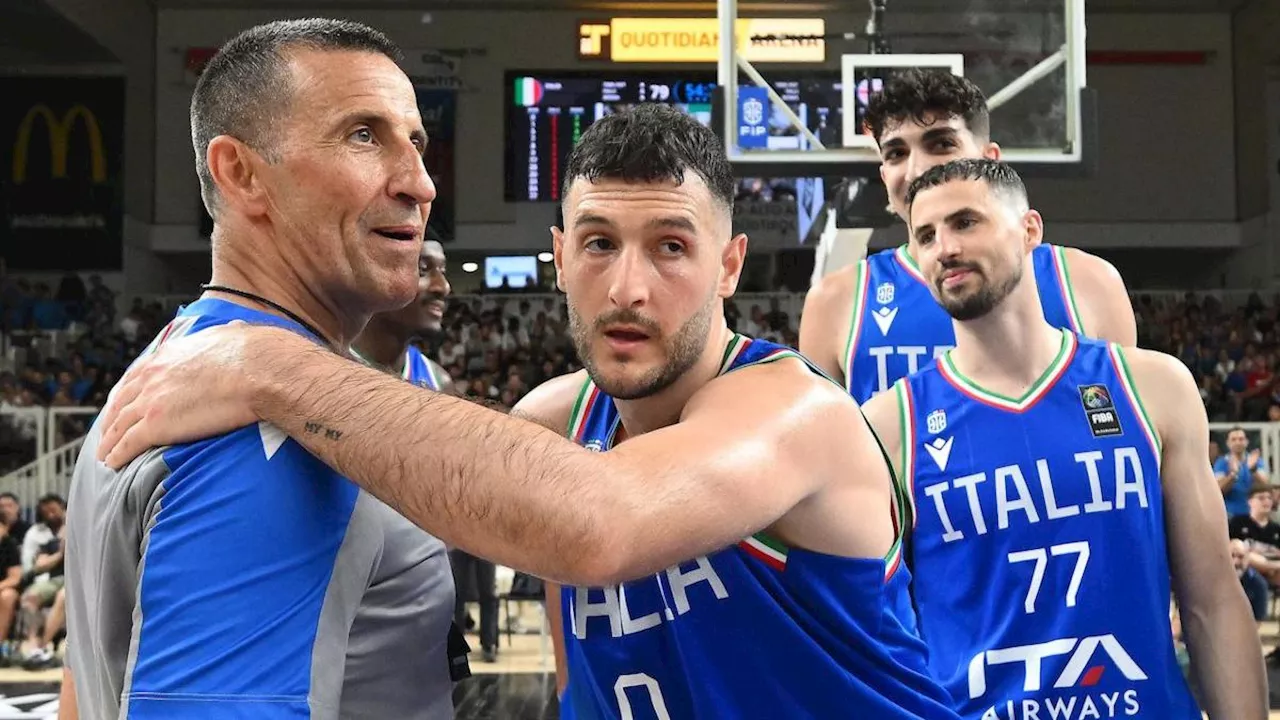 L'arbitro Roberto Begnis lascia il basket, Pozzecco chiama un time-out per lui: «Incredibile»