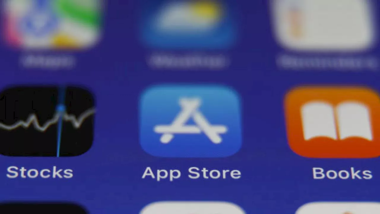 Ue contro Apple: «App Store viola il mercato digitale, serve una nuova indagine»