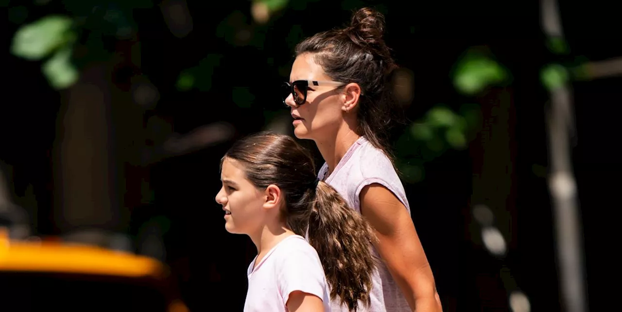 Katie Holmes e Suri Cruise Coordinate scelgono i jeans baggy per l'estate