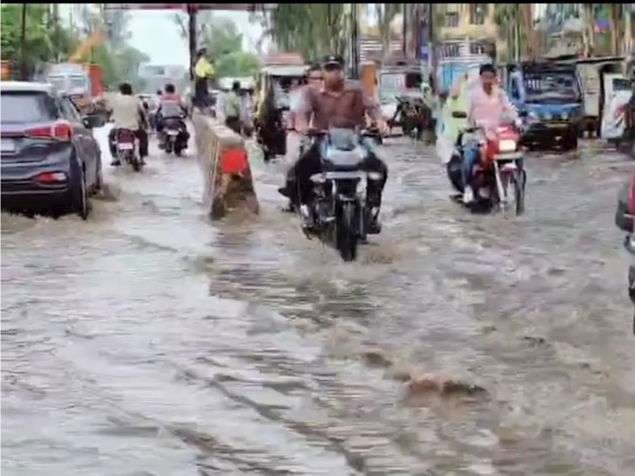 मुजफ्फरनगर में झमाझम बारिश से मौसम सुहावना: लोगों को गर्मी से मिली राहत, शहर के कई हिस्सों में जलभराव हुआ