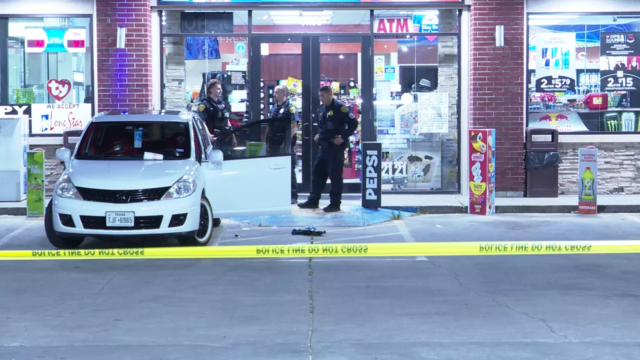 Houston crime: Houston man shot after leaving convenience store, critical