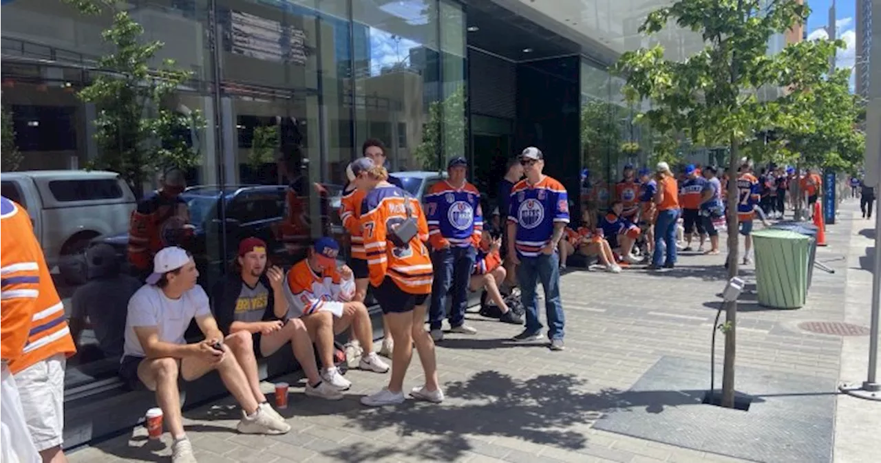 Stanley Cup Final: Edmonton Oilers fans line up for outdoor watch parties hours before Game 7