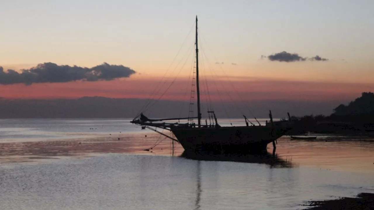 Menghadang Mabuk Laut dari Pulau Solor ke Pulau Timor