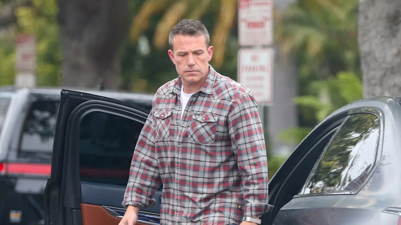 Ben Affleck without wedding ring as he enjoys lunch date with daughter Violet amid divorce reports