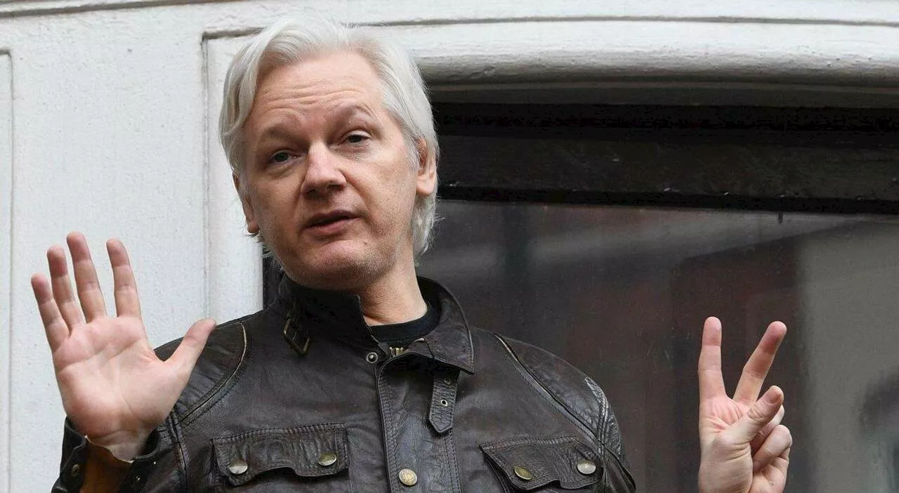 Assange patteggia con gli Stati Uniti: potrebbe tornare libero dopo 5 anni di prigionia