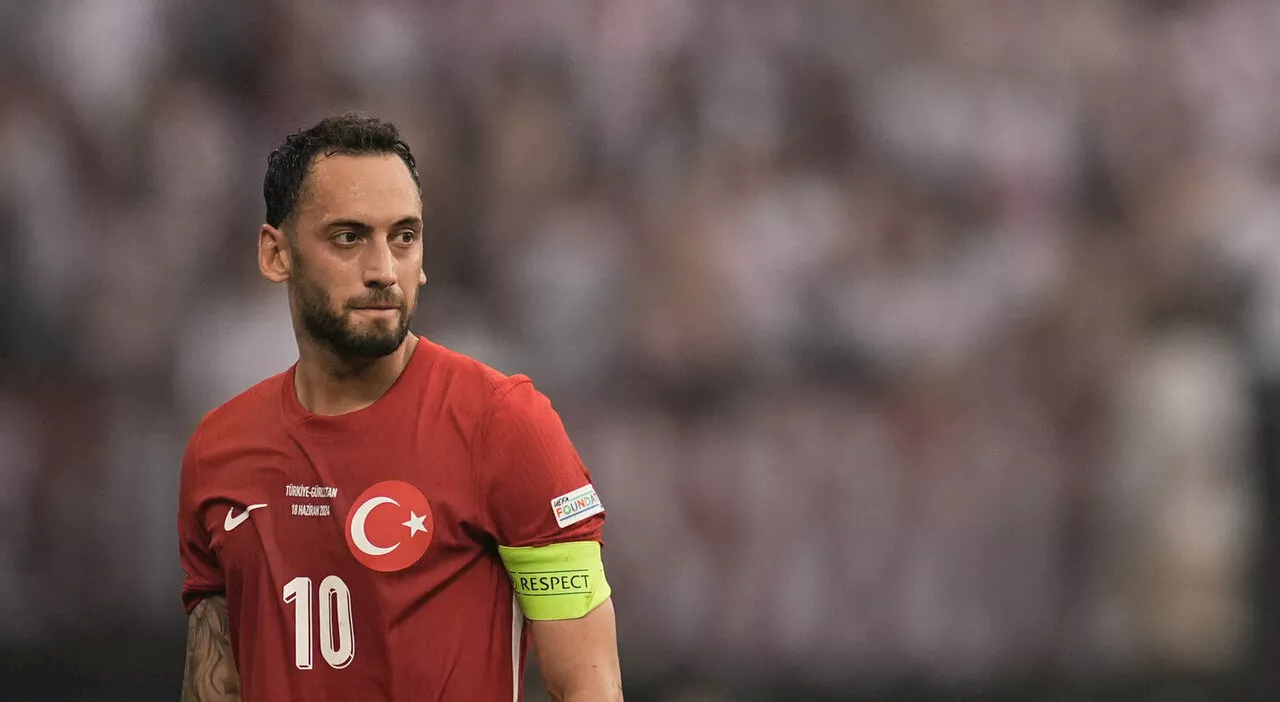 Inter in attesa dell'offerta per Calhanoglu, il Milan torna su Guyrassi. Fiorentina forte su Zaniolo