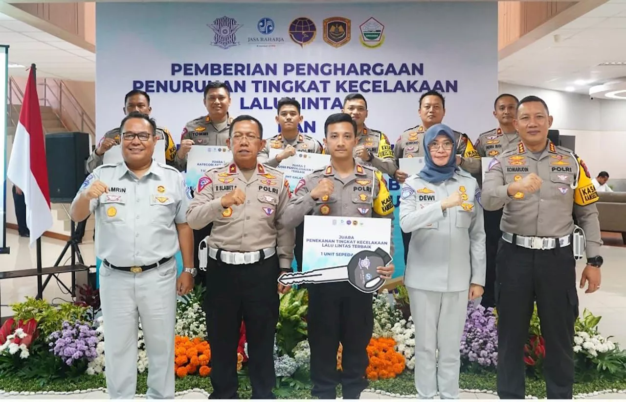 Jasa Raharja & Polda Jatim Beri Penghargaan Sejumlah Polres yang Sukses Tekan Kecelakaan