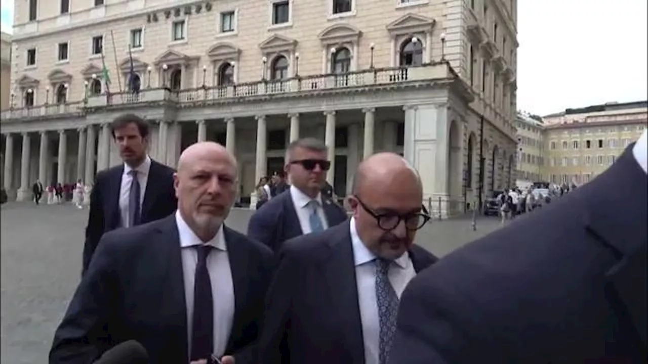 Sangiuliano e lo svarione su Colombo e Galileo: il ministro non risponde alle domande dei giornalisti