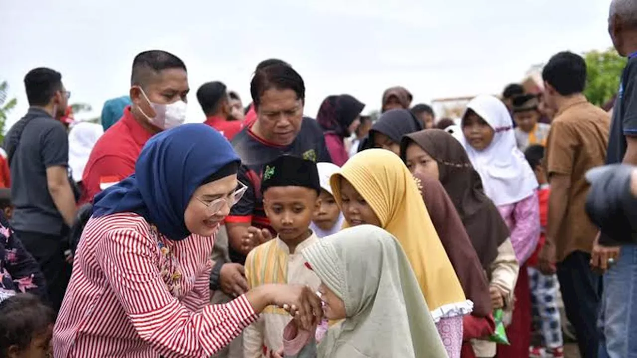 Nina Agustina Beri Bantuan Pembangunan Masjid dan Santunan Anak Yatim