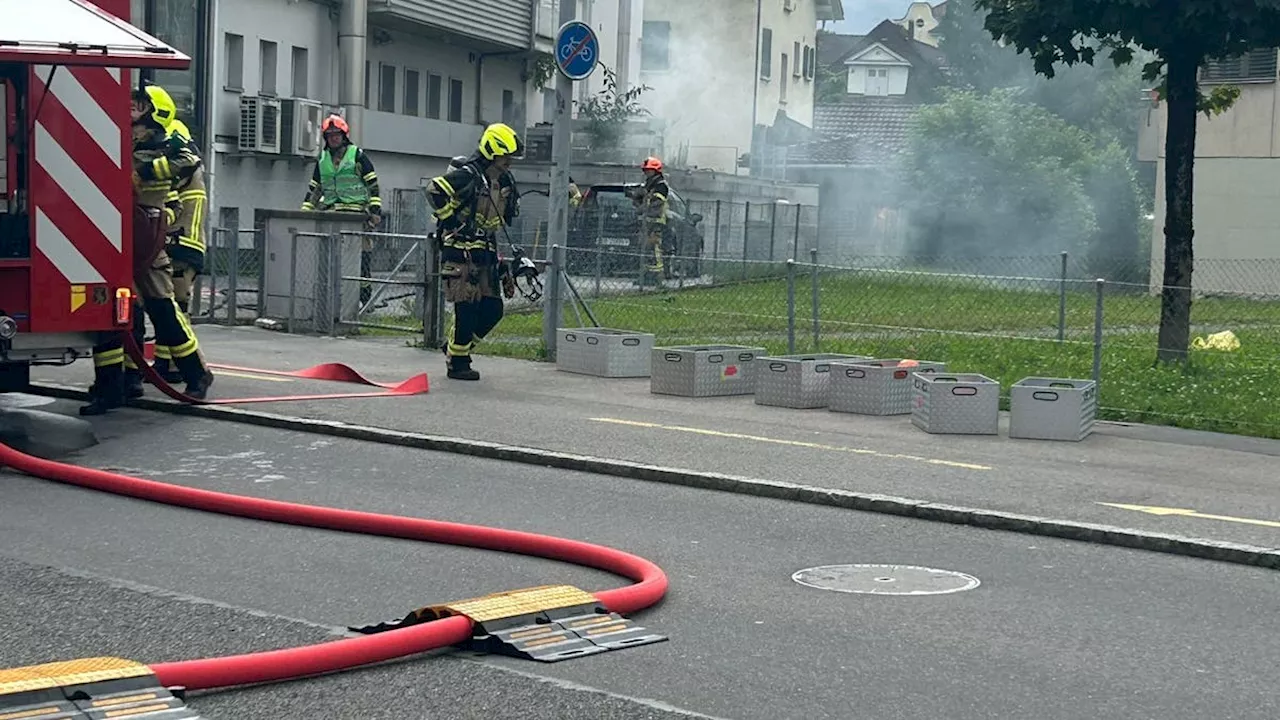 Feuerwehr muss Brand in Bäckerei löschen