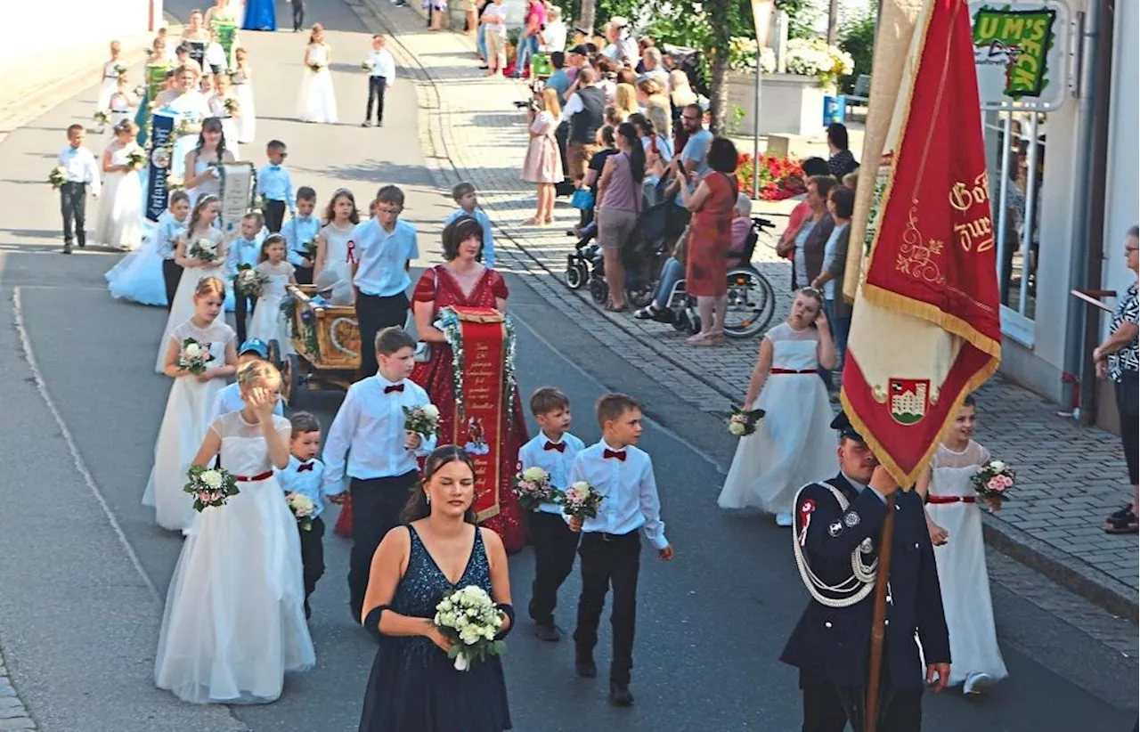 150-jähriges Bestehen: Tausende feierten mit der Feuerwehr Zandt ihr Jubiläum