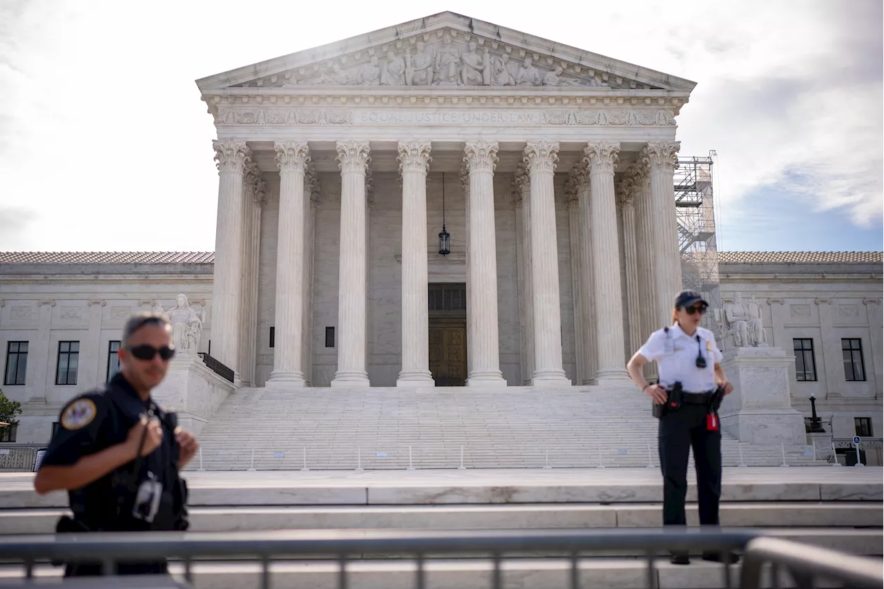 Supreme Court Keeps Texas Inmate on Death Row Despite Objections From Bench