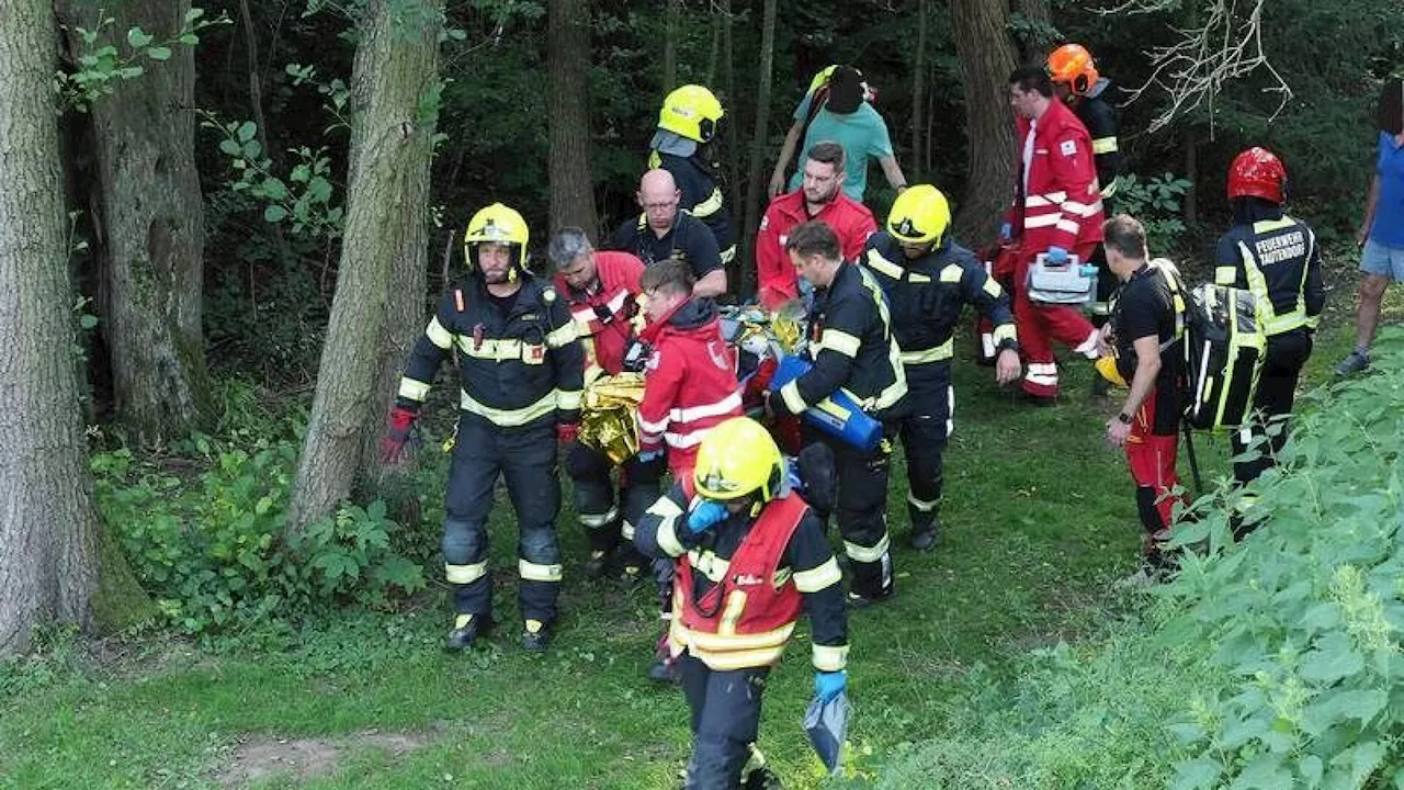 Beim Mähen: Mann überschlug sich mit Traktor