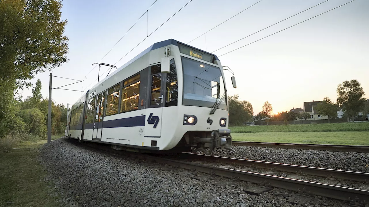 Lkw beschädigte Oberleitung: Badner Bahn unterbrochen