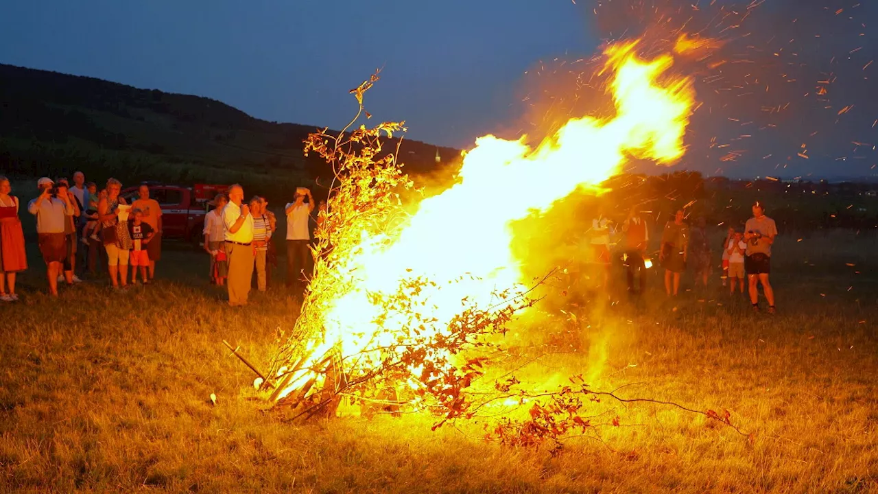 Sonnwendfeuer in Gumpoldskirchen