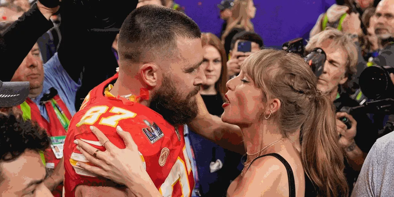 Travis Kelce bei Konzert von Freundin Taylor Swift auf B&uuml;hne