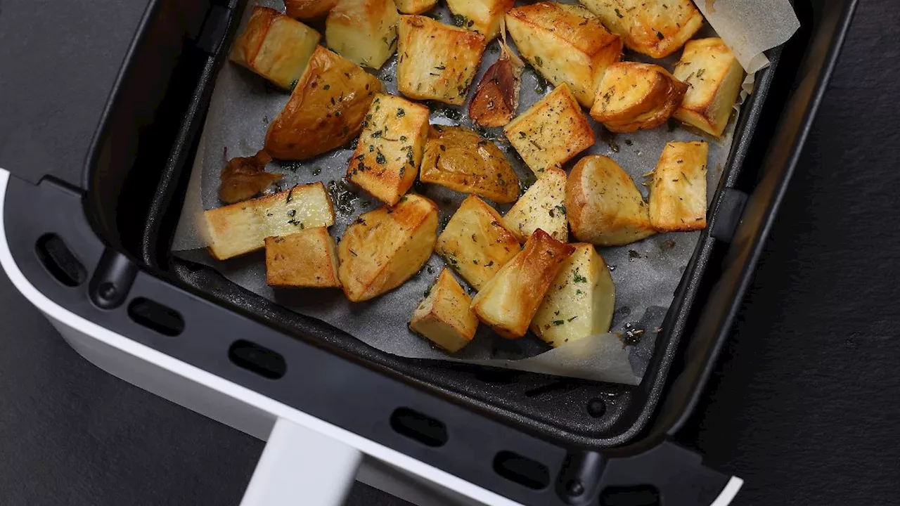 Mit Vorsicht zu genießen?: Darf Backpapier in die Heißluftfritteuse