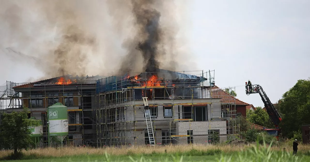 Mit Video: Neubau im Kreis Gütersloh in Flammen – Kita muss evakuiert werden