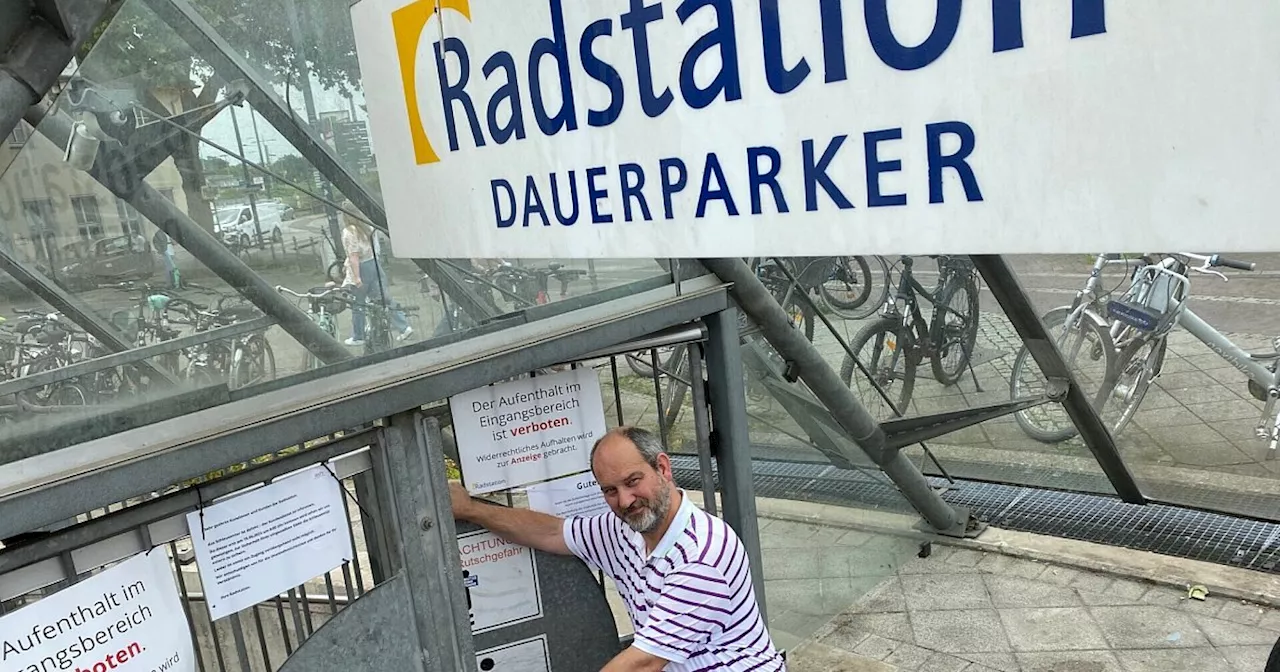 Zerschlagene Flaschen und Co.: Radstation am Gütersloher Bahnhof wird nachts gesperrt