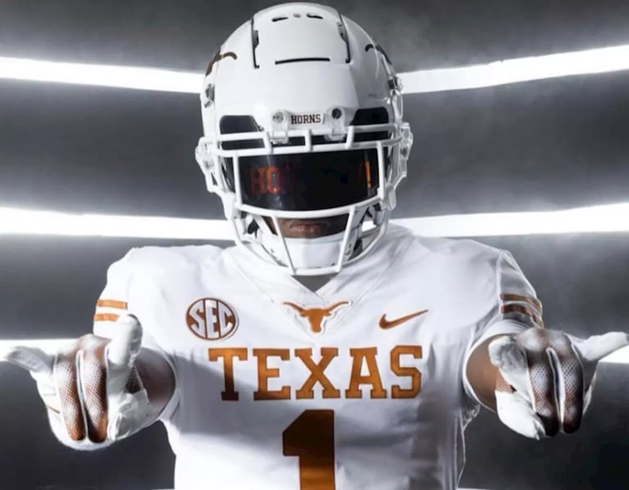 Fact or Fiction: Five-star WR Dakorien Moore is a Texas lock