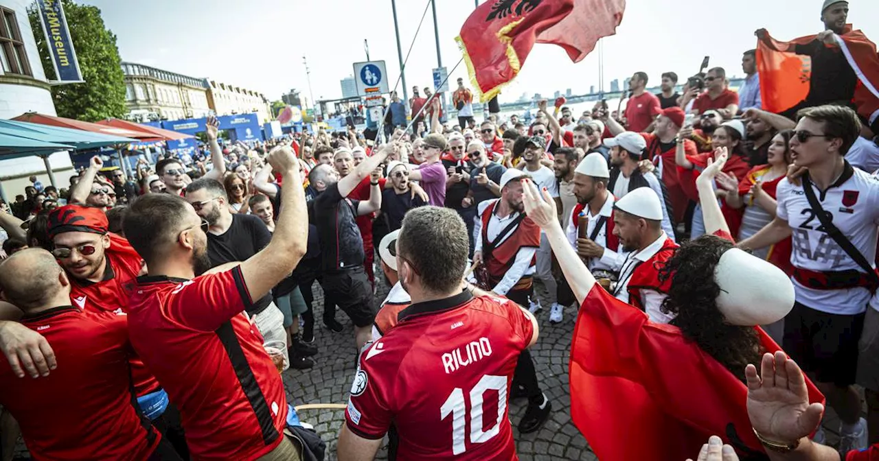 EM 2024 in Düsseldorf: Viele albanische Fans in der Stadt – kein Einlass in die Fan-Zonen​