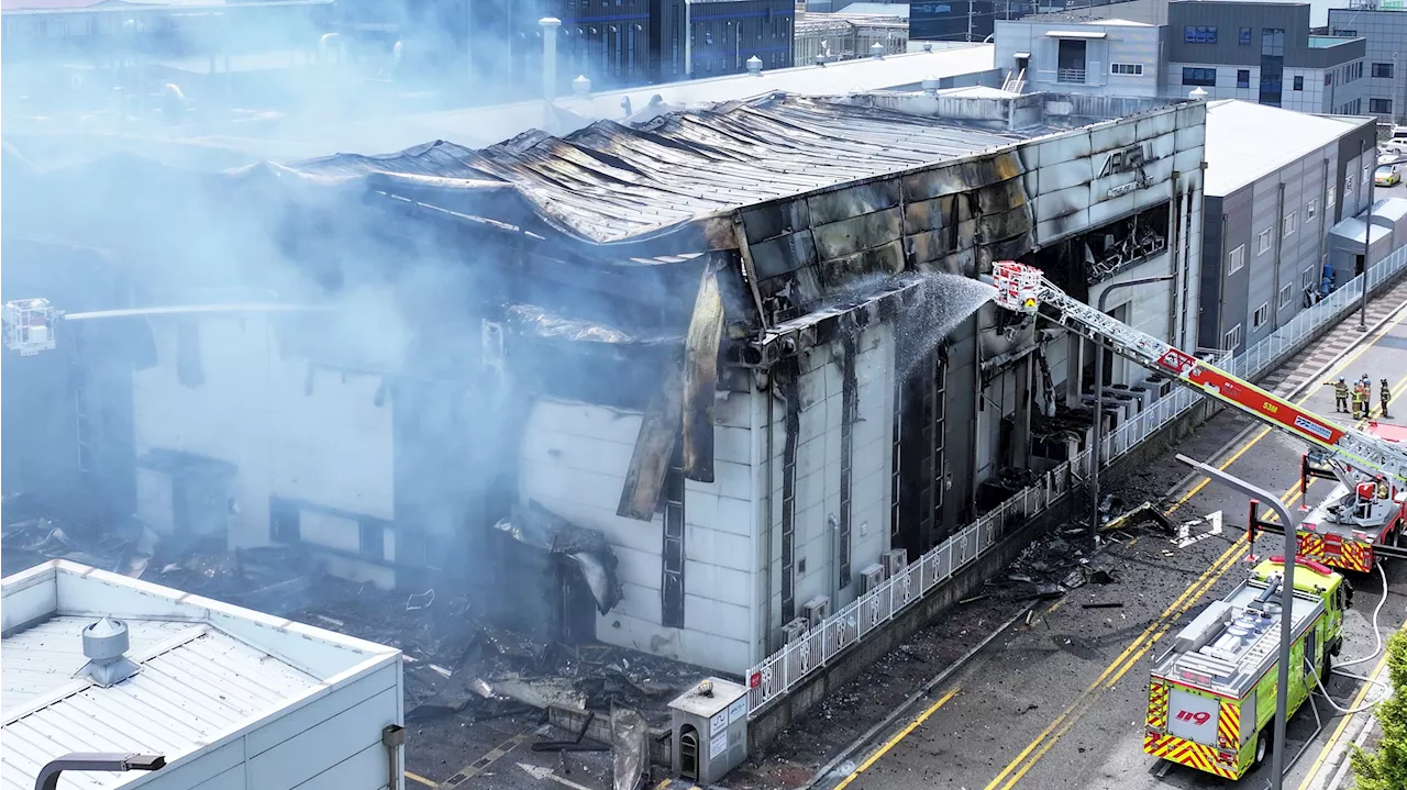 Mueren más de 20 personas en un incendio en una fábrica de baterías en Corea del Sur