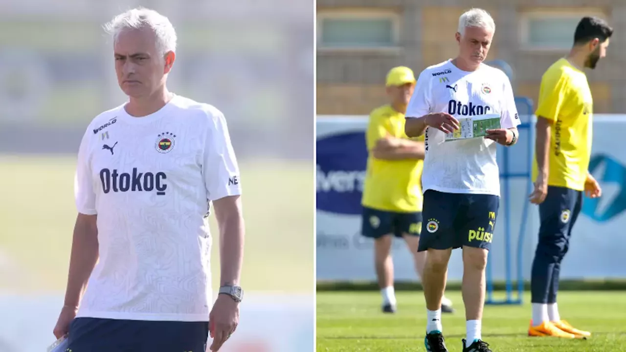 Jose Mourinho stuns Turkish media with his actions during Fenerbahce training session