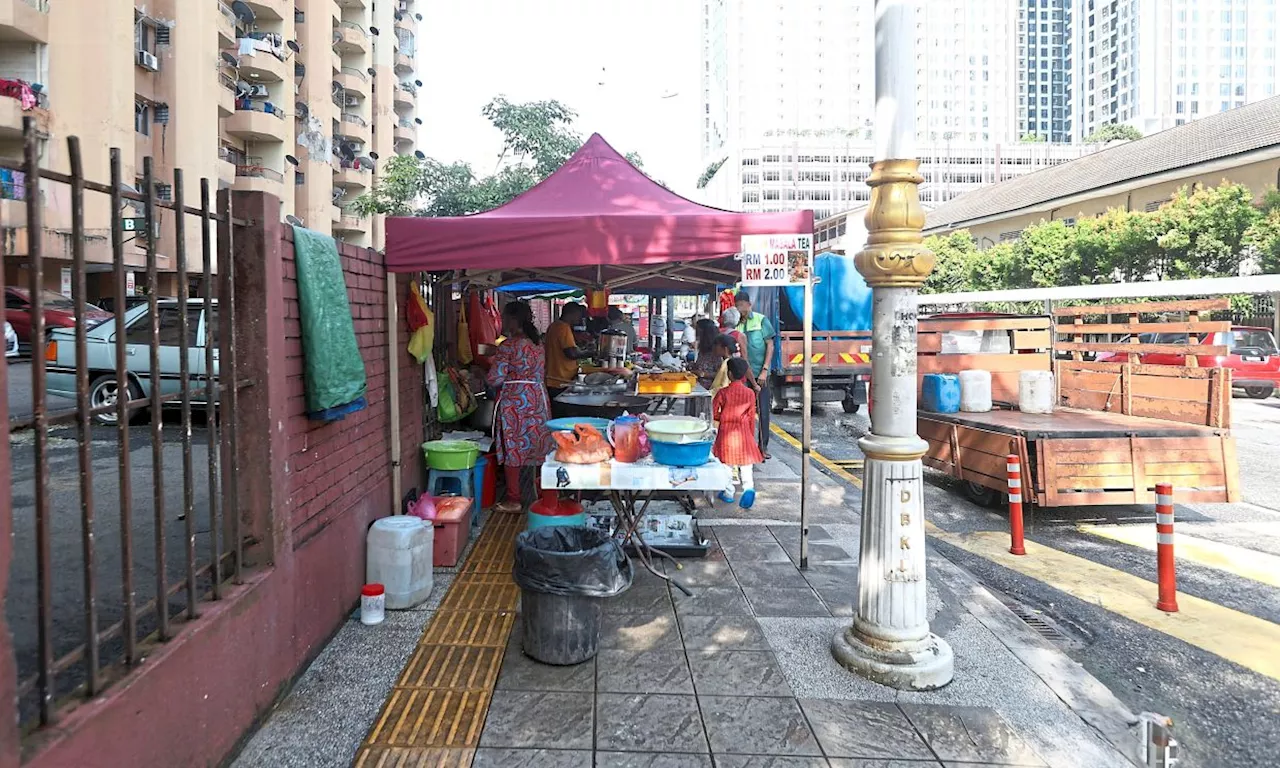 Vexed by vendors turning KL walkways into mazes