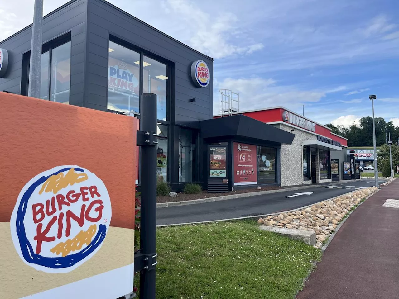 Contre le Burger King à Périgueux, la Confédération paysanne brandit les burgers paysans