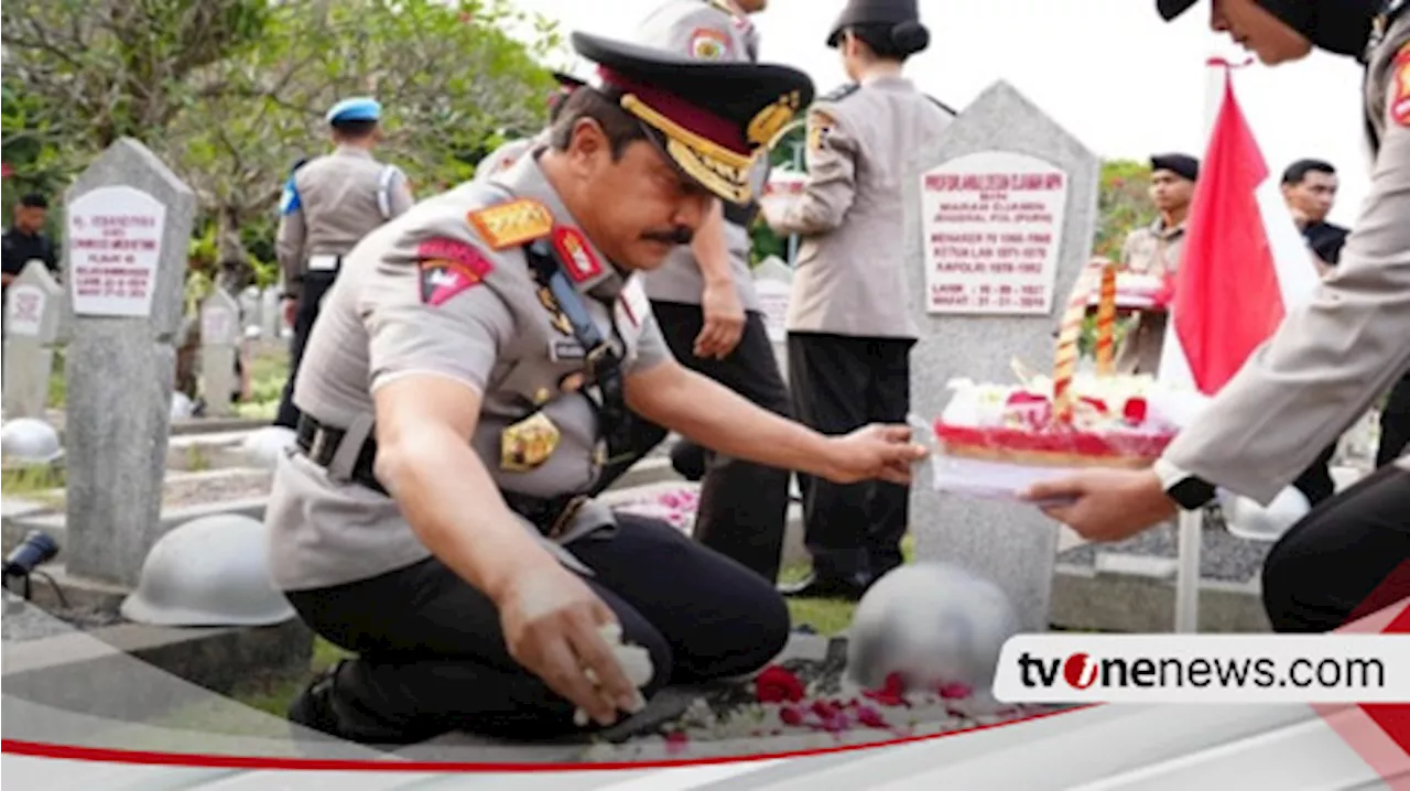 Jelang HUT Bhayangkara Ke-78, Jajaran Mabes Polri Ziarah ke TMP Kalibata