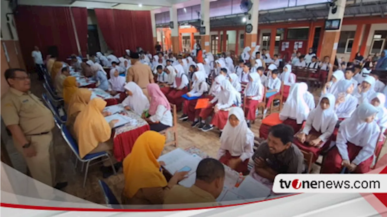 PPDB Dibuka, Ratusan Peserta Didik Baru di Brebes Datangi Sekolah Sejak Subuh