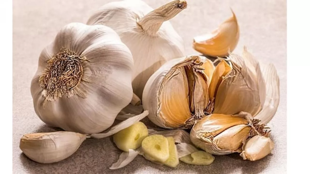 Viral Makan Bawang Putih Mentah Bisa Bikin Kulit Glowing, Mitos Atau Fakta?