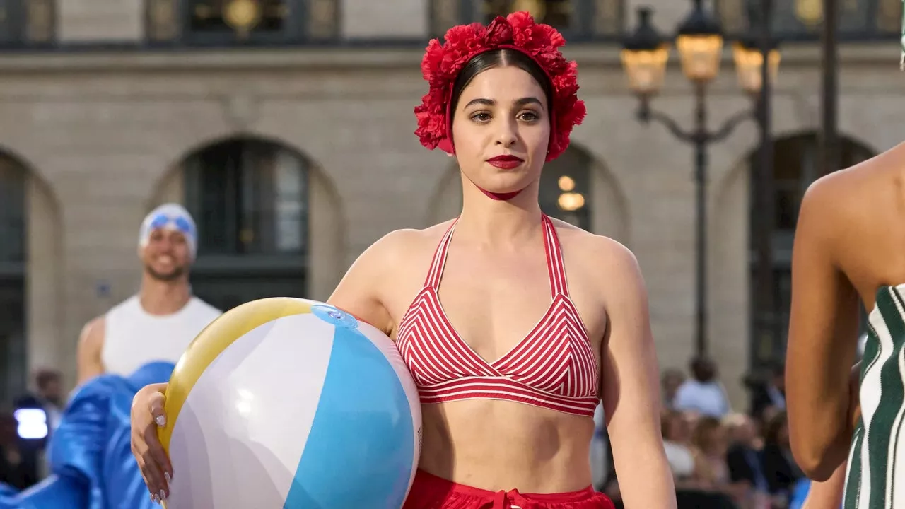 Yusra Mardini: So bedeutend war der Auftritt der syrischen Schwimmerin bei VOGUE World 2024 in Paris