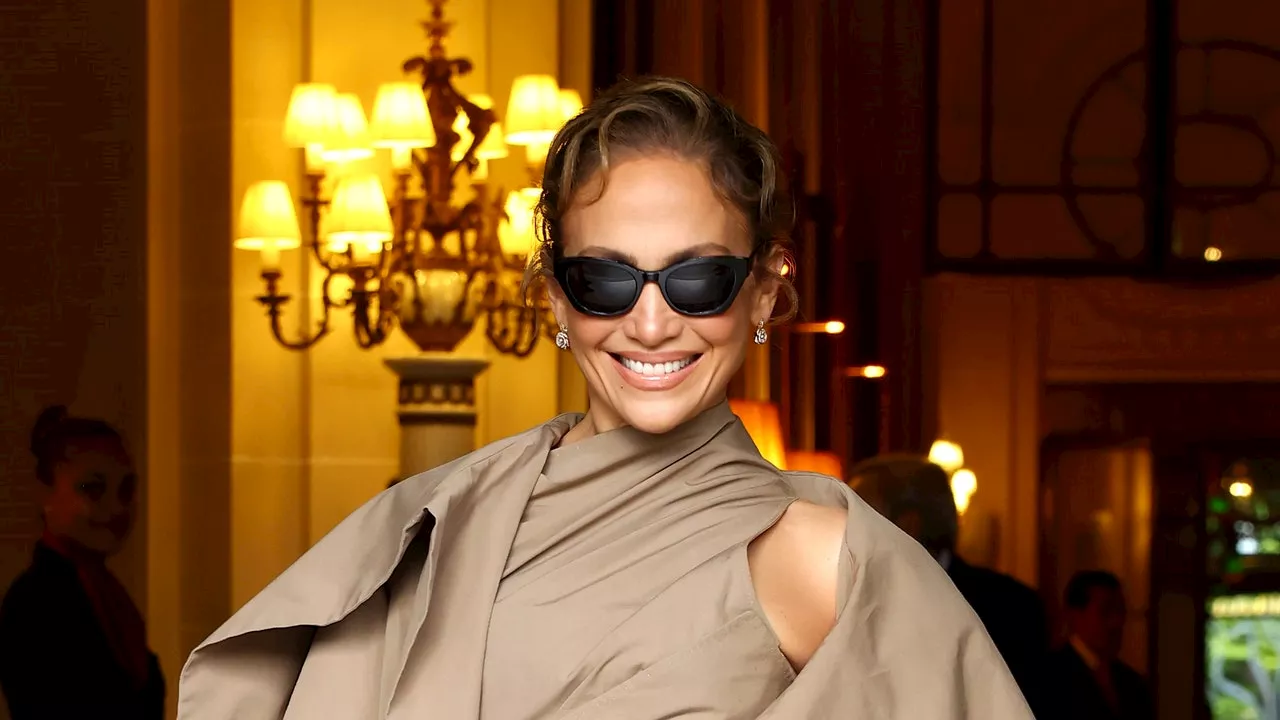 Jennifer Lopez fait sensation au défilé Dior haute couture