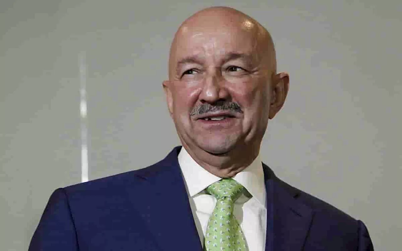 Carlos Salinas de Gortari reaparece en fiesta de multimillonario en España