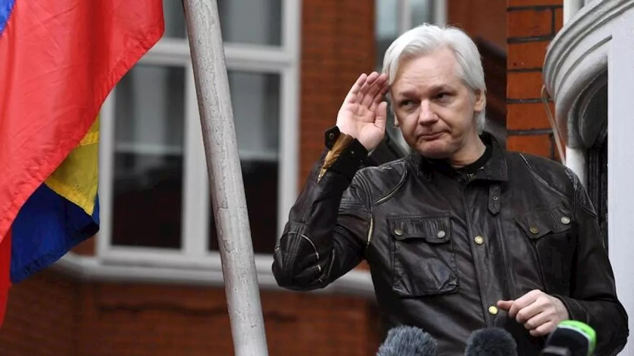 Julian Assange, chi è l'attivista informatico divenuto simbolo della libertà di informazione