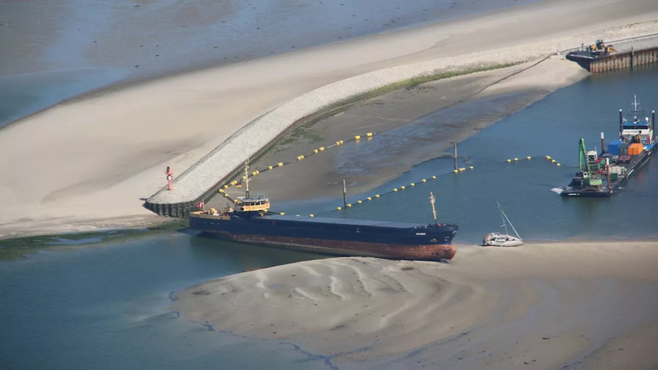 Fährverkehr gestoppt: Schiff blockiert Wangerooger Hafeneinfahrt