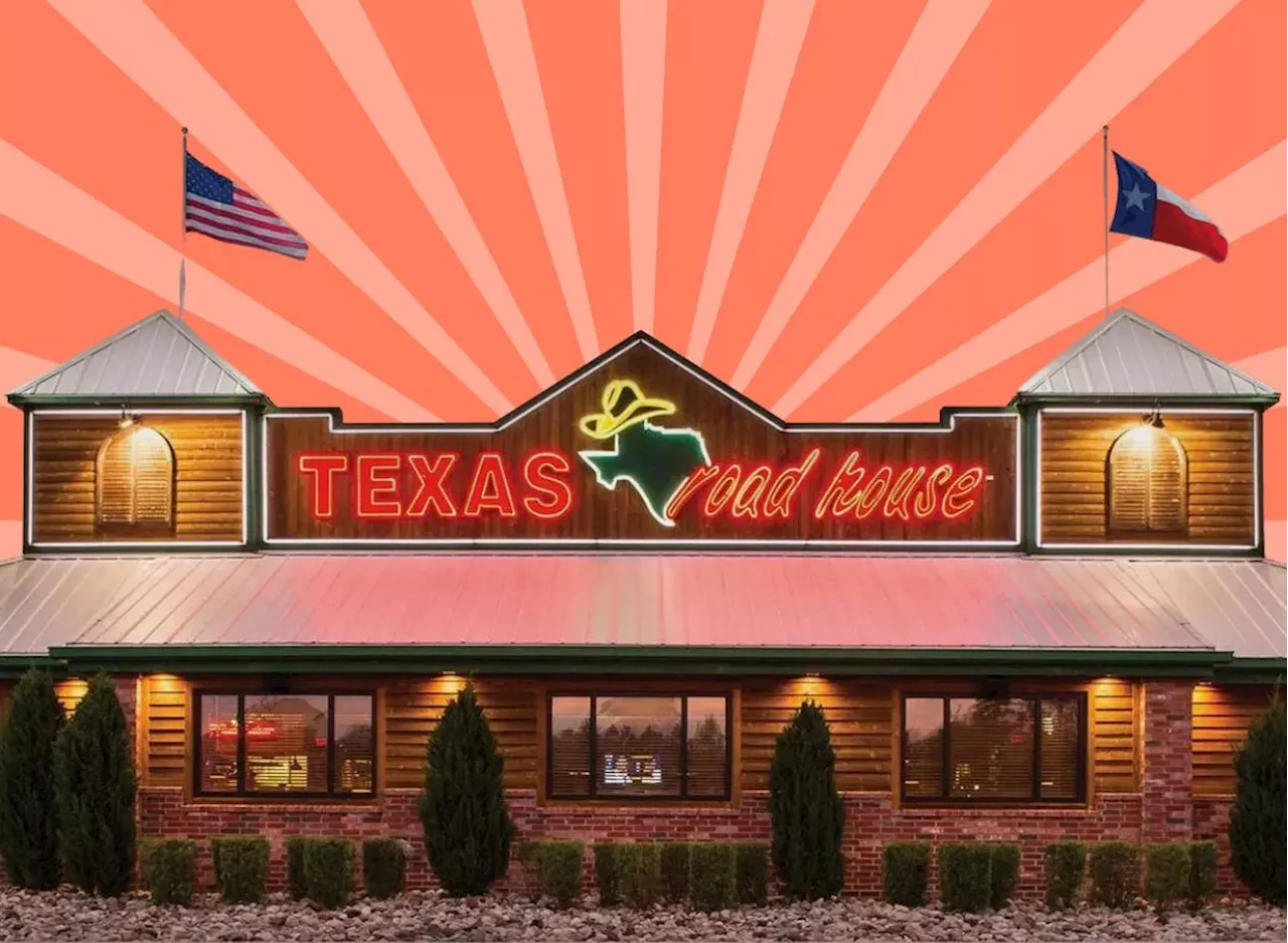 Texas Roadhouse's Iconic Dinner Rolls Are Coming To Grocery Shelves