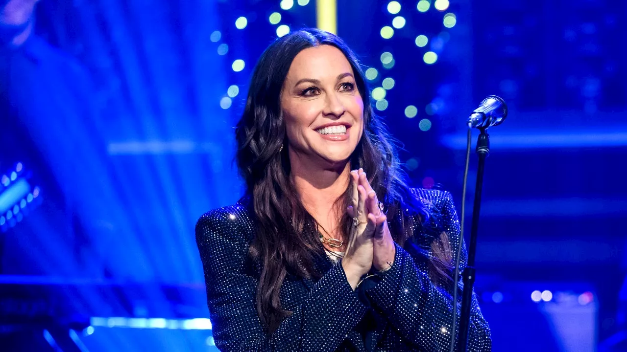 Watch Alanis Morissette Perform Her Hit Song 'Ironic' With 8-Year-Old Daughter Onyx