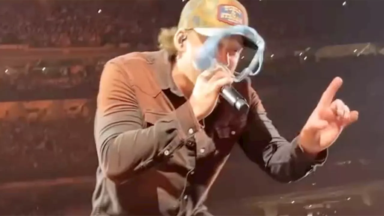 Morgan Wallen has underwear thrown at his face during concert