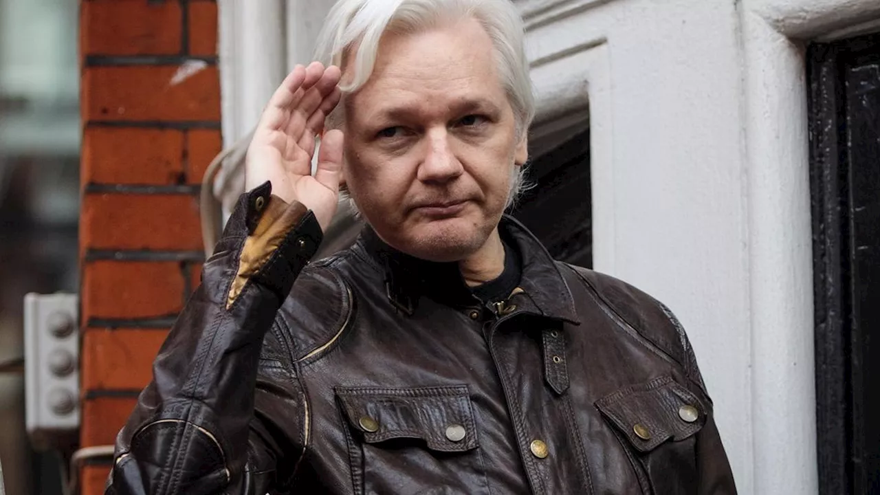 Julian Assange patteggia con gli Usa e torna libero, ha già lasciato il Regno Unito